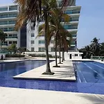 Amplio apt de 3 alcobas edificio primera linea de playa