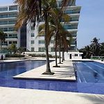Amplio apt de 3 alcobas edificio primera linea de playa