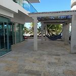 Amplio Apt De 3 Alcobas Edificio Primera Linea De Playa