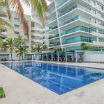 Amplio apt de 3 alcobas edificio primera linea de playa