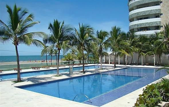 Amplio De 3 Alcobas Edificio Primera Linea De Playa Apartment