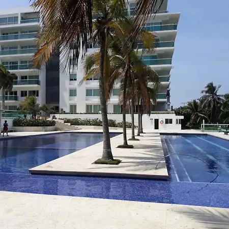 Amplio De 3 Alcobas Edificio Primera Linea De Playa