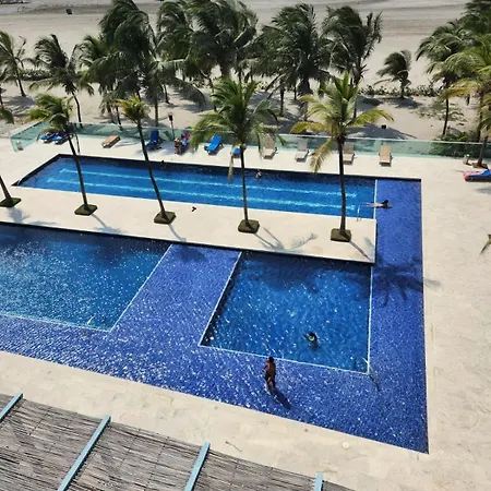 Amplio De 3 Alcobas Edificio Primera Linea De Playa * Cartagena