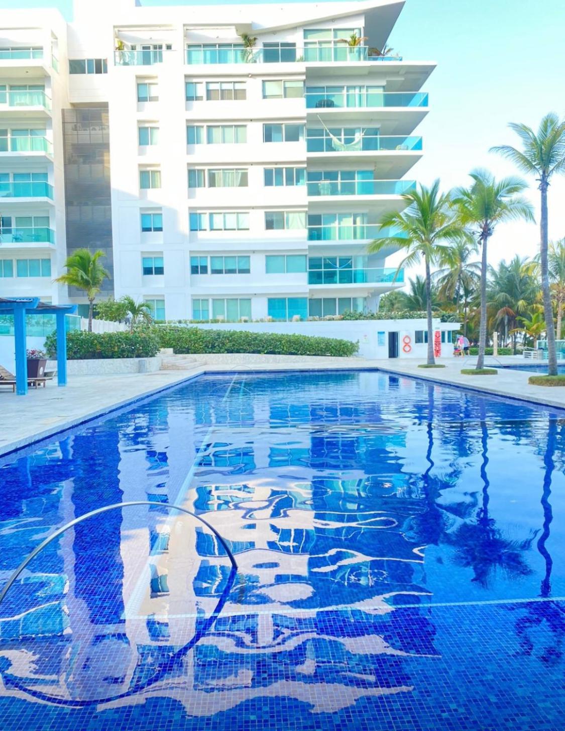 Amplio De 3 Alcobas Edificio Primera Linea De Playa *