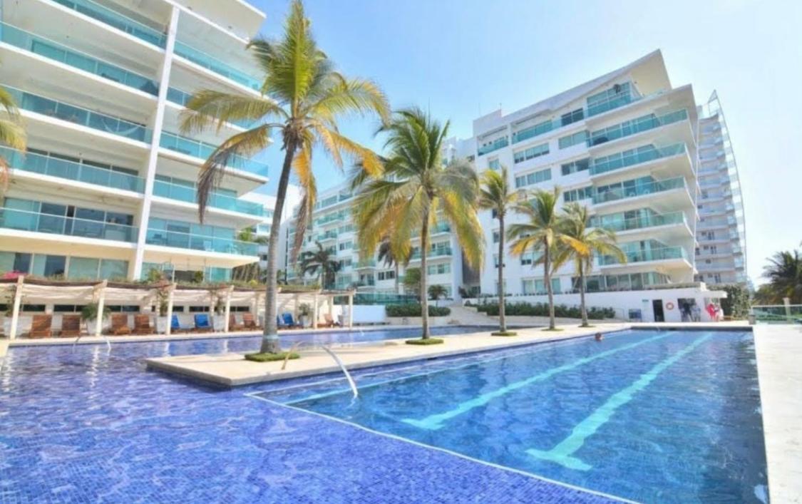 Amplio De 3 Alcobas Edificio Primera Linea De Playa Apartamento *